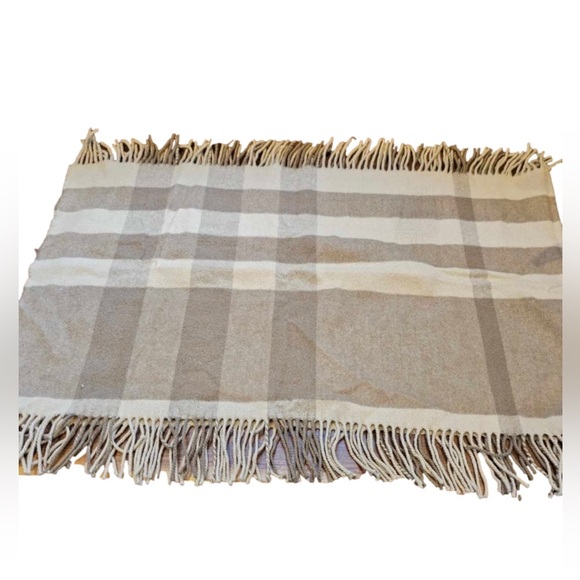 Burberry Accessories - New Burberry Gray Nova Check Fringe Blanket Scarf